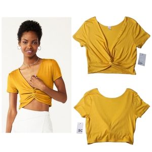 SO Short Sleeve Twist Tee/ yellow/ gold/ Juniors/Size Medium NWT